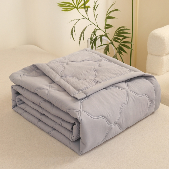 91家纺网 家纺一手货源 找家纺 坦客毯业 2026新款超声波夏被纯色水洗棉夏凉被批发赠品礼品被供货 夏被-灰