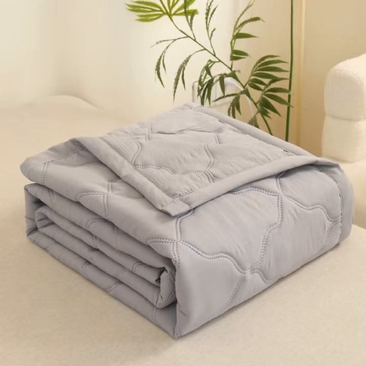 91家纺网 家纺一手货源 找家纺 坦客毯业 2026新款超声波夏被纯色水洗棉夏凉被批发赠品礼品被供货 夏被-灰