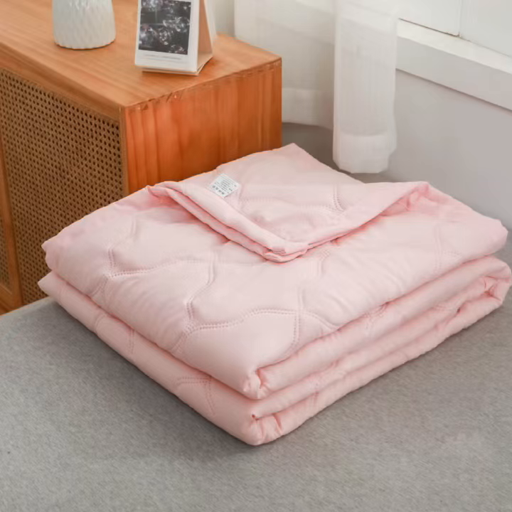 91家纺网 家纺一手货源 找家纺 坦客毯业 2026新款超声波夏被纯色水洗棉夏凉被批发赠品礼品被供货 夏被-玉