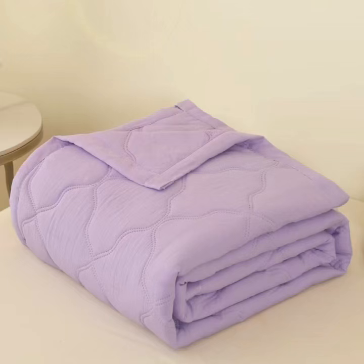 91家纺网 家纺一手货源 找家纺 坦客毯业 2026新款超声波夏被纯色水洗棉夏凉被批发赠品礼品被供货 夏被紫