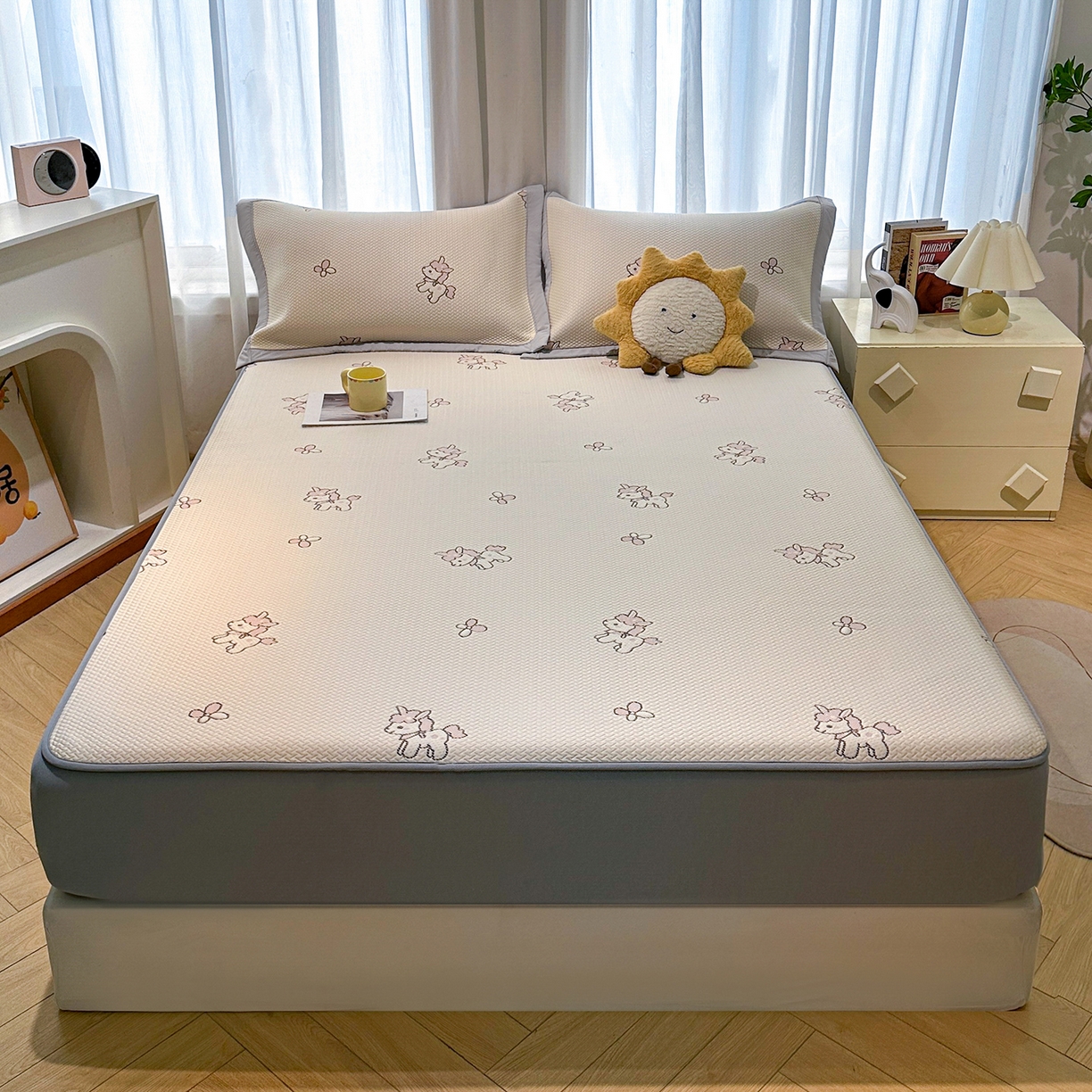 91家纺网 家纺一手货源 找家纺 （总）梵克保罗 2026新款卡通实拍小红书爆款凉豆豆凉席100%PE 乙纶凉感可水洗床席席子-床笠款