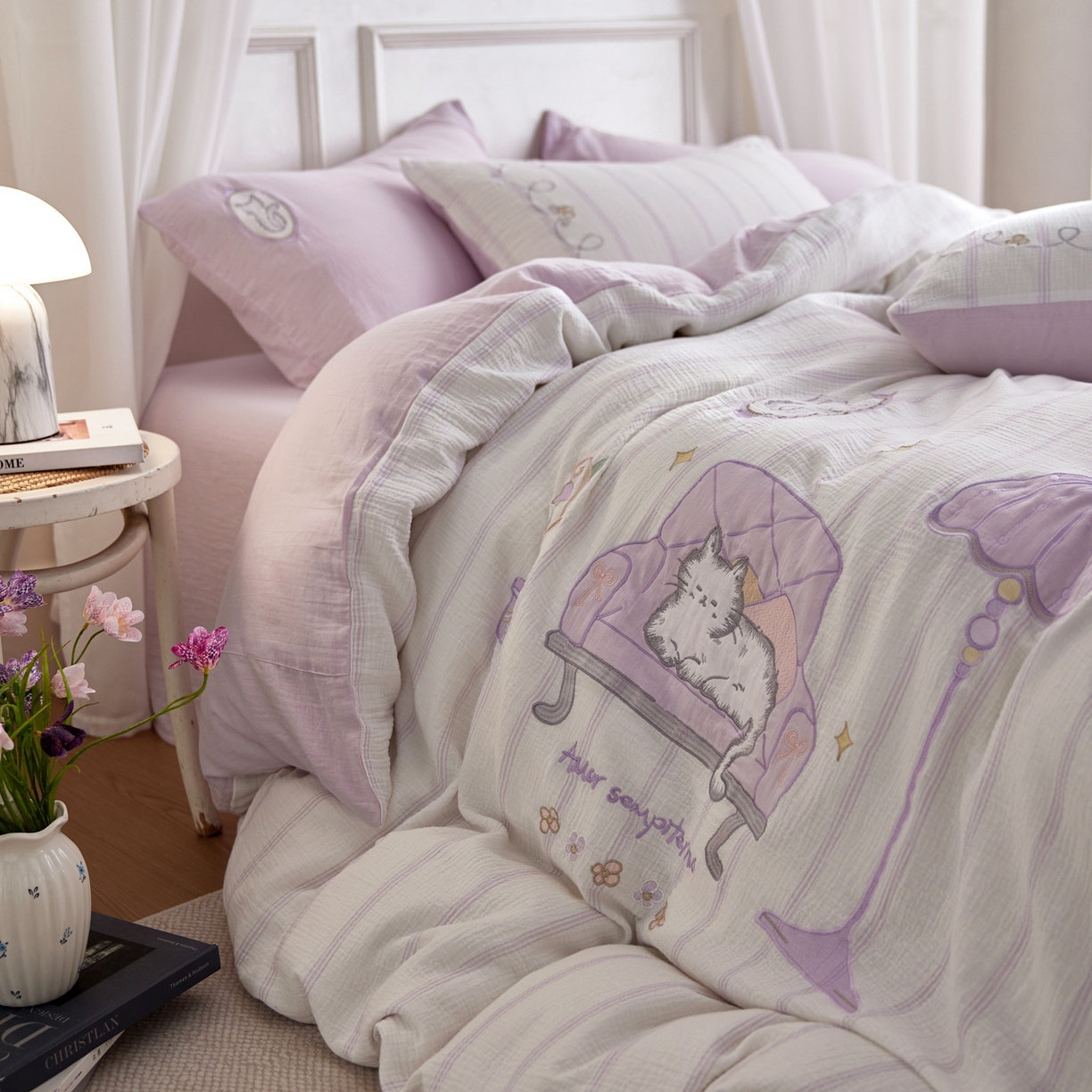 91家纺网 家纺一手货源 找家纺 风向标家纺 2026新款全棉纯棉皱皱纱布条纹绣花四件套 紫雾奶芙