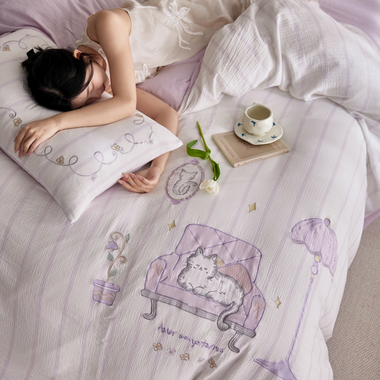 91家纺网 家纺一手货源 找家纺 风向标家纺 2026新款全棉纯棉皱皱纱布条纹绣花四件套 紫雾奶芙