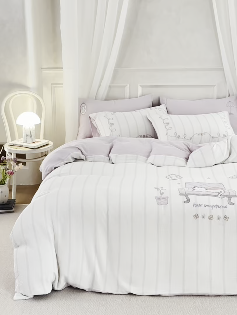 91家纺网 家纺一手货源 找家纺 风向标家纺 2026新款全棉纯棉皱皱纱布条纹绣花四件套 紫雾奶芙