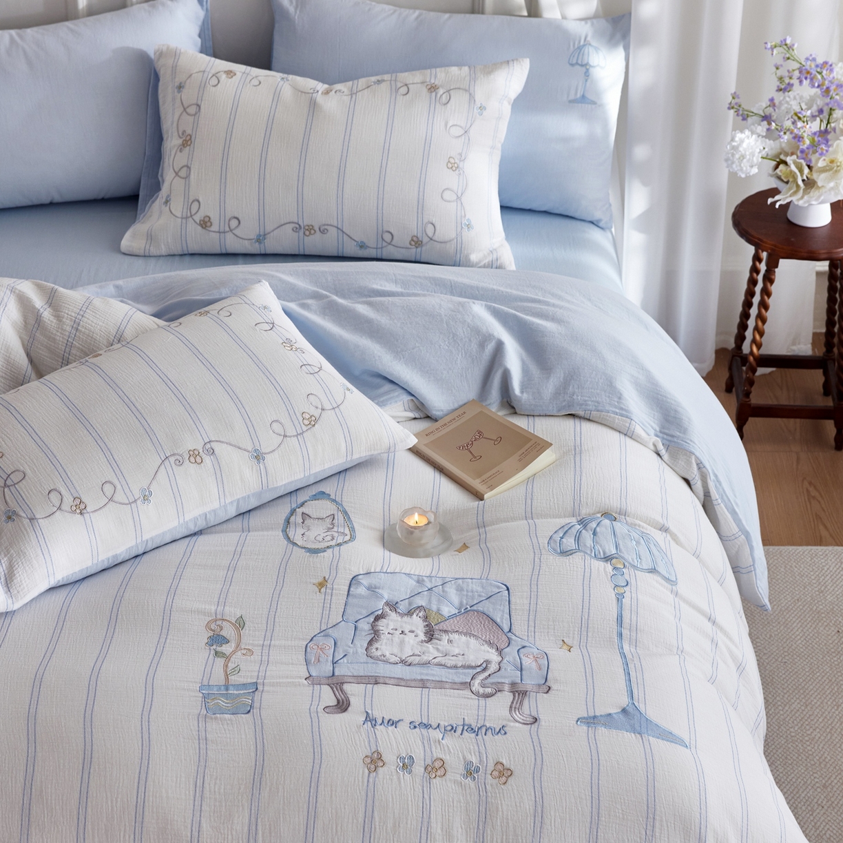 91家纺网 家纺一手货源 找家纺 风向标家纺 2026新款全棉纯棉皱皱纱布条纹绣花四件套 蓝调奶芙