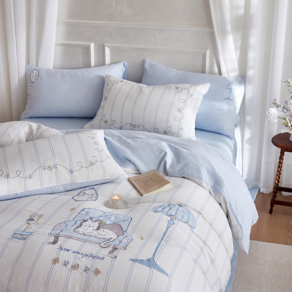 91家纺网 家纺一手货源 找家纺 风向标家纺 2026新款全棉纯棉皱皱纱布条纹绣花四件套 蓝调奶芙