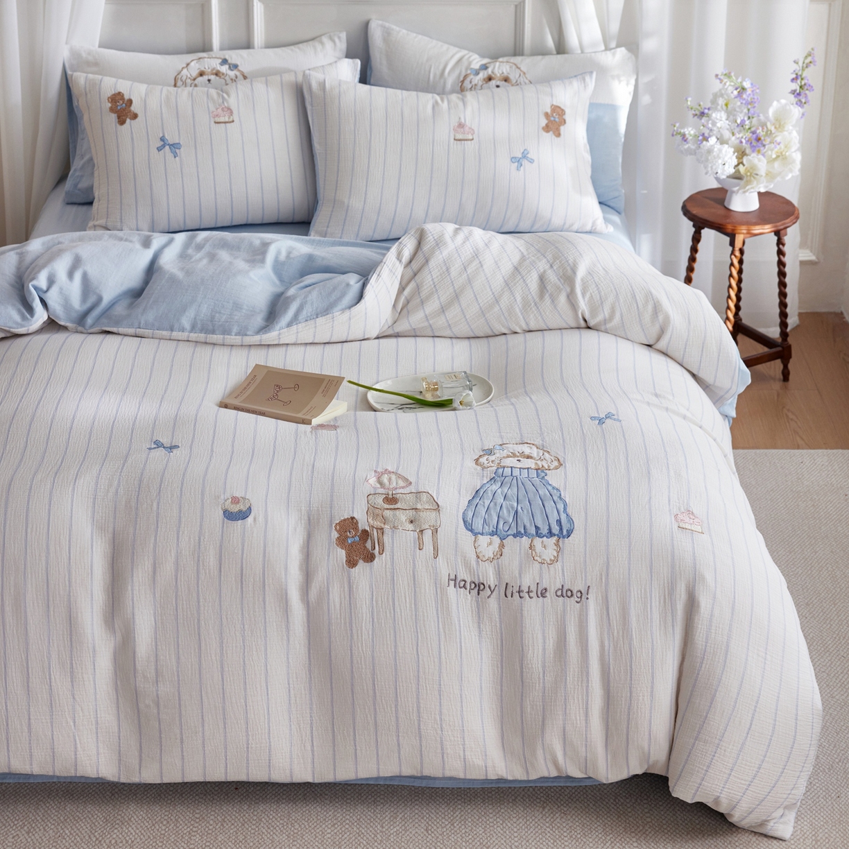 风向标家纺 2026新款全棉纯棉皱皱纱布条纹绣花四件套 蓝裙小卷