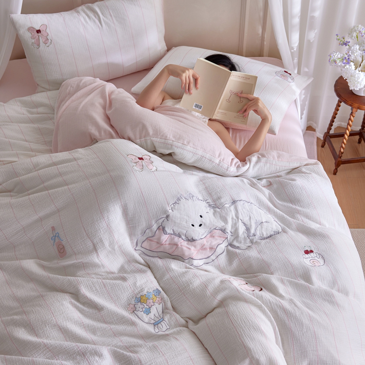 91家纺网 家纺一手货源 找家纺 风向标家纺 2026新款全棉纯棉皱皱纱布条纹绣花四件套 被窝日记