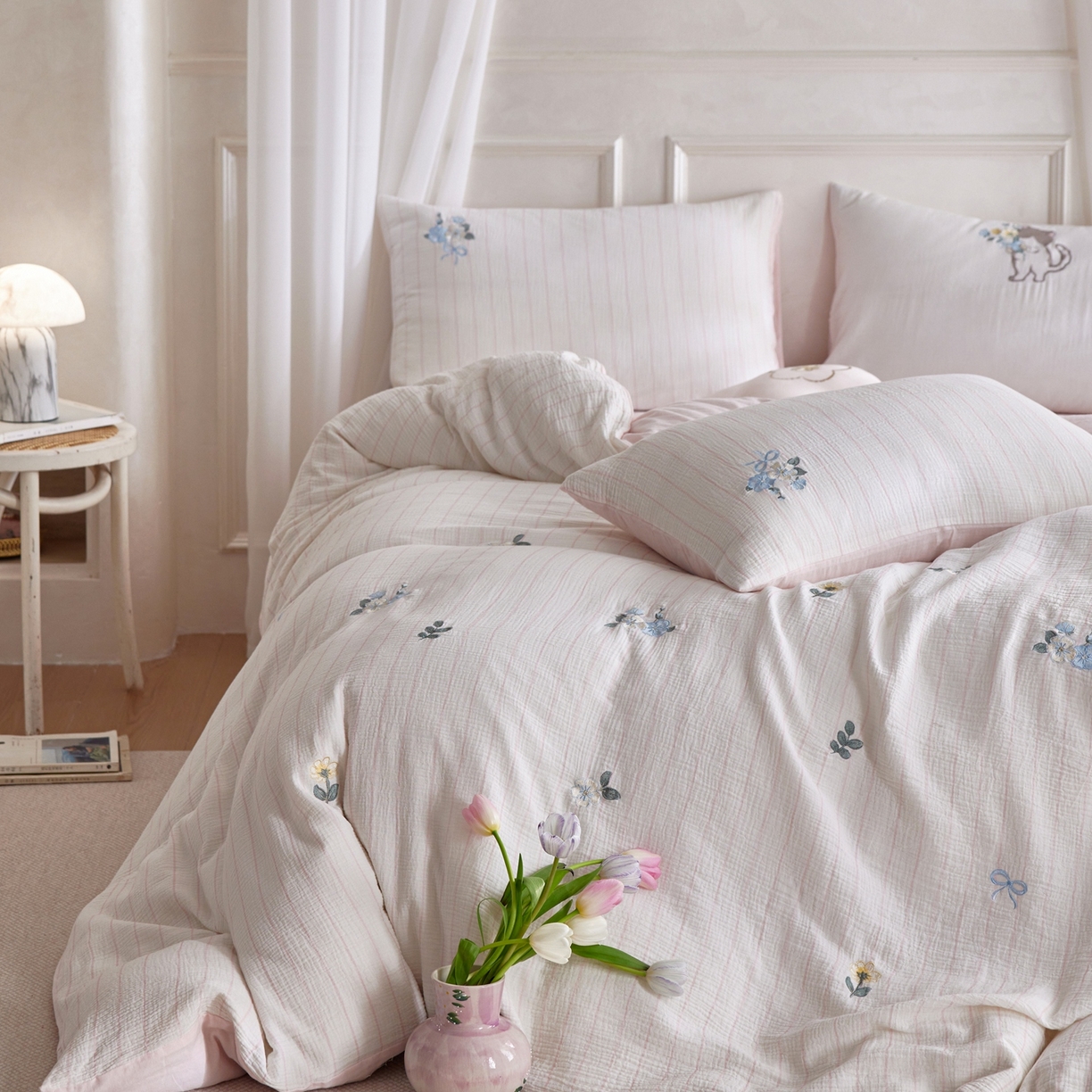 91家纺网 家纺一手货源 找家纺 风向标家纺 2026新款全棉纯棉皱皱纱布条纹绣花四件套 粉条小花