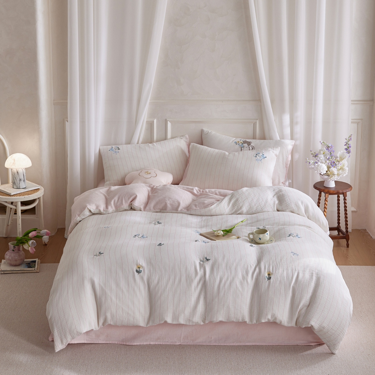 91家纺网 家纺一手货源 找家纺 风向标家纺 2026新款全棉纯棉皱皱纱布条纹绣花四件套 粉条小花