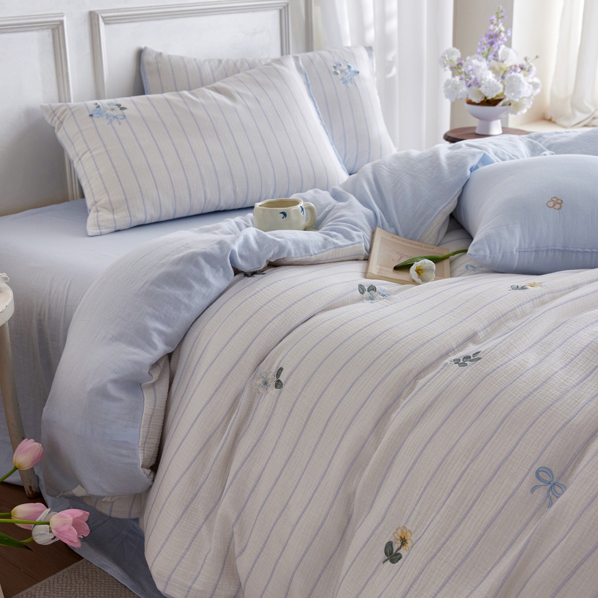 91家纺网 家纺一手货源 找家纺 风向标家纺 2026新款全棉纯棉皱皱纱布条纹绣花四件套 蓝条小花