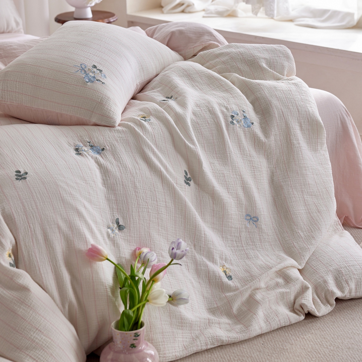 91家纺网 家纺一手货源 找家纺 风向标家纺 2026新款全棉纯棉皱皱纱布条纹绣花四件套 粉条小花