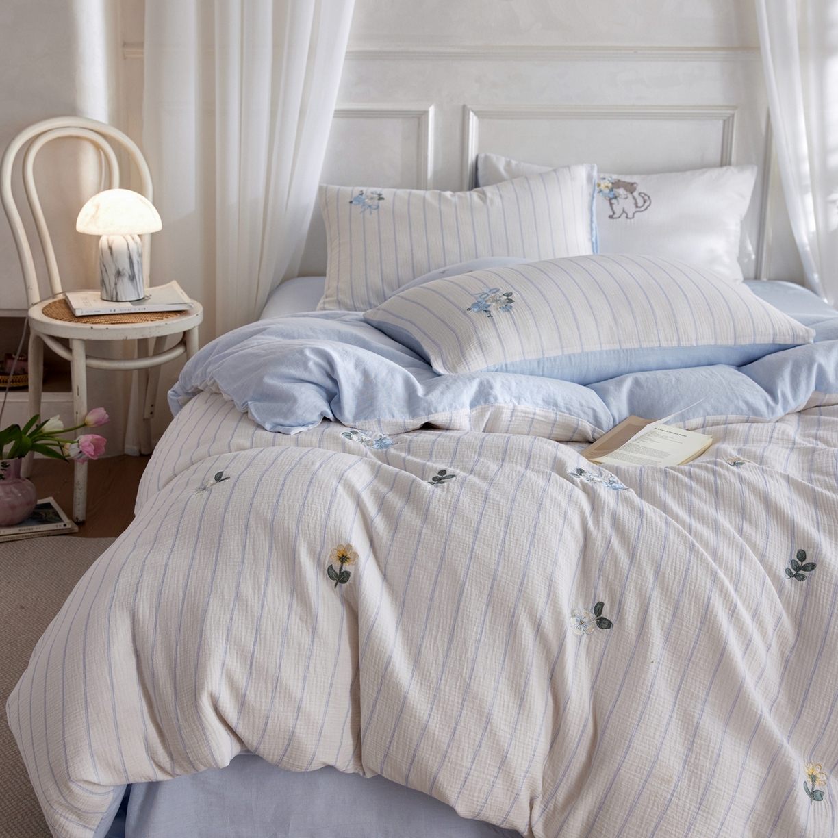 91家纺网 家纺一手货源 找家纺 风向标家纺 2026新款全棉纯棉皱皱纱布条纹绣花四件套 蓝条小花