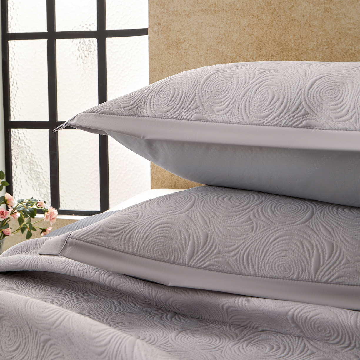 91家纺网 家纺一手货源 找家纺 瑞禾家纺 2026新款A类凉感豆豆床裙款凉席三件套-系列七 雾灰玫瑰