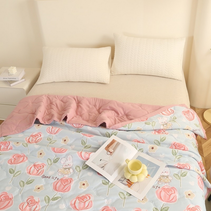 91家纺网 家纺一手货源 找家纺 坦客毯业 2026新款超声波夏凉被印花水洗棉夏被供货批发赠品礼品被便宜夏被 花丛兔