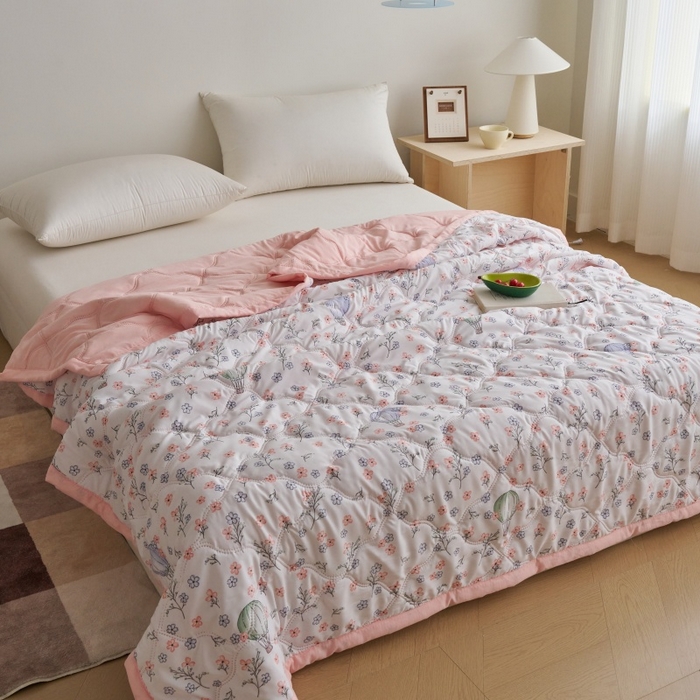 91家纺网 家纺一手货源 找家纺 坦客毯业 2026新款超声波夏凉被印花水洗棉夏被供货批发赠品礼品被便宜夏被 气球花园