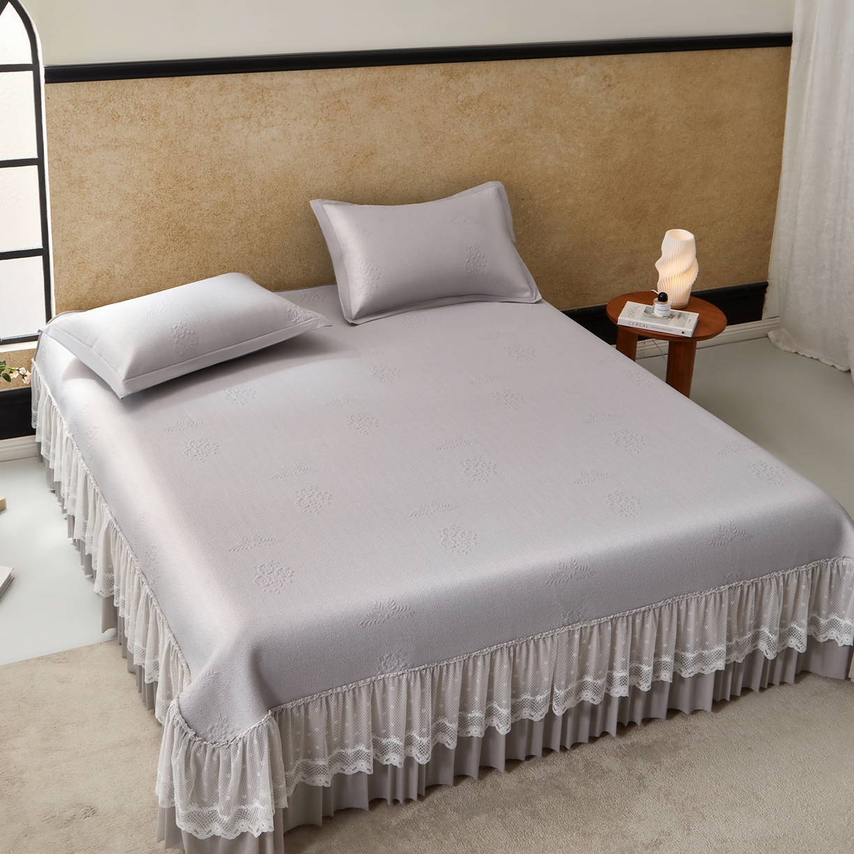 91家纺网 家纺一手货源 找家纺 瑞禾家纺 2026新款A类凉感豆豆床裙款凉席三件套-系列七 烟灰团绮