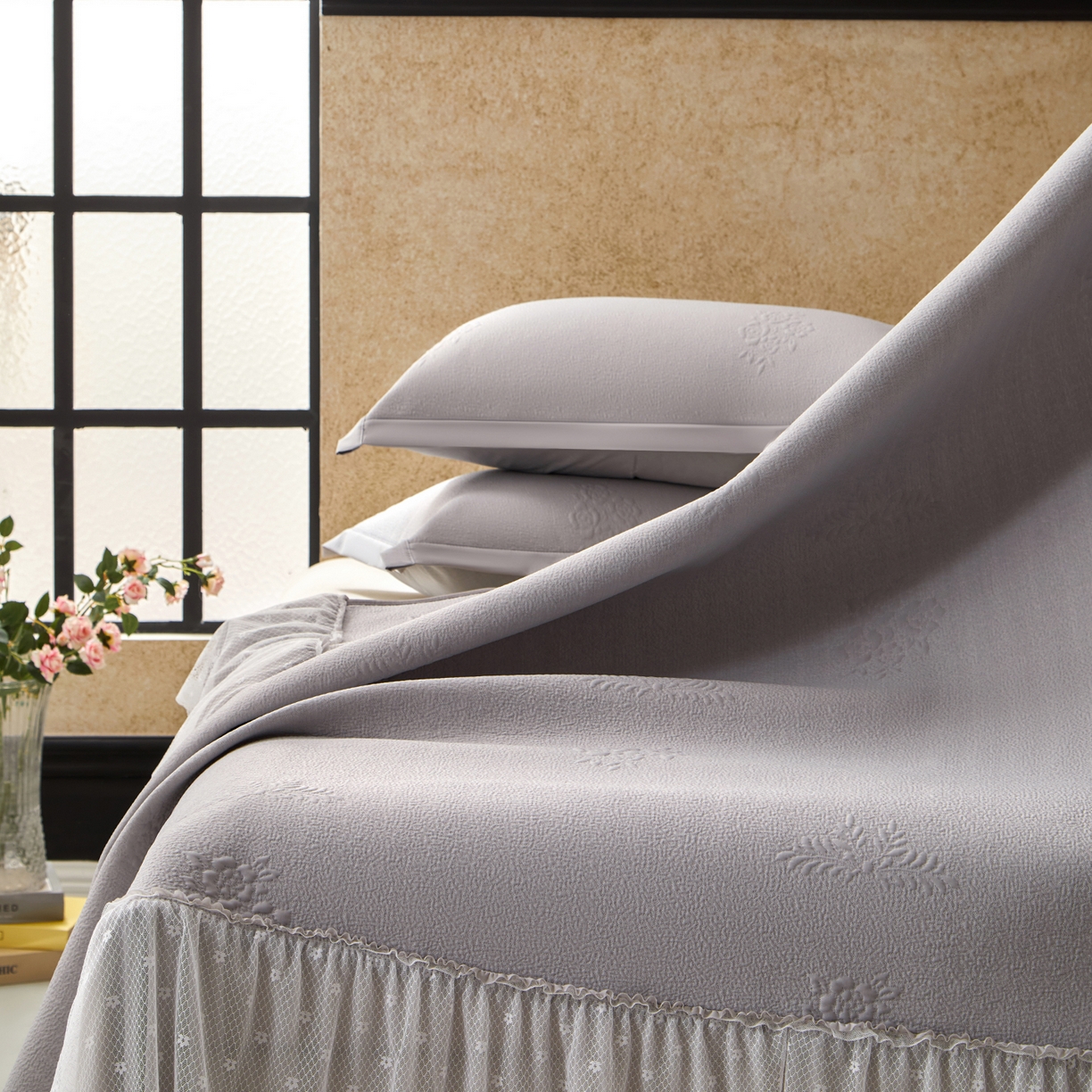 91家纺网 家纺一手货源 找家纺 瑞禾家纺 2026新款A类凉感豆豆床裙款凉席三件套-系列七 烟灰团绮