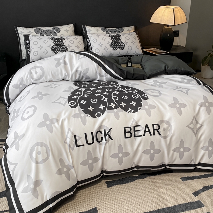 91家纺网 家纺一手货源 找家纺 奥汀洛家纺 2026新款轻奢数码印花冰丝四件套 冰丝-抱抱熊