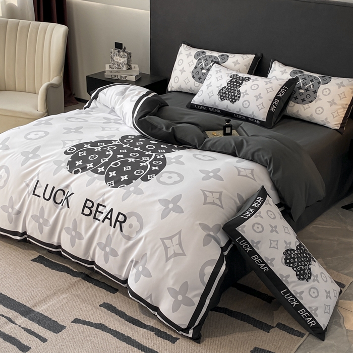 91家纺网 家纺一手货源 找家纺 奥汀洛家纺 2026新款轻奢数码印花冰丝四件套 冰丝-抱抱熊