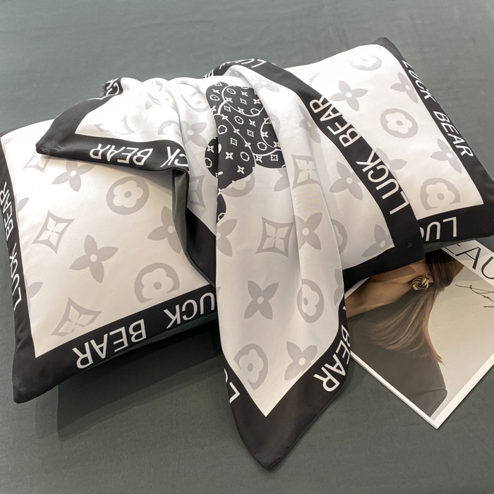 91家纺网 家纺一手货源 找家纺 奥汀洛家纺 2026新款轻奢数码印花冰丝四件套 冰丝-抱抱熊