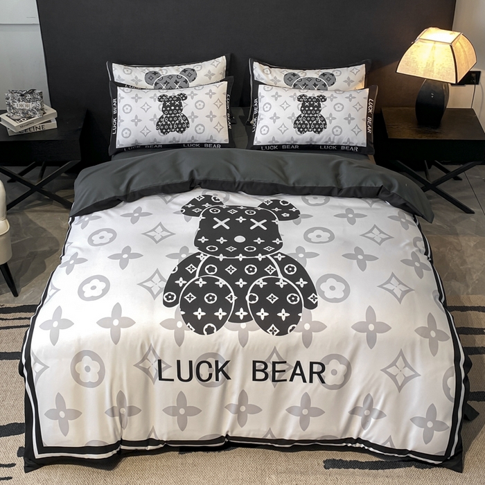 91家纺网 家纺一手货源 找家纺 奥汀洛家纺 2026新款轻奢数码印花冰丝四件套 冰丝-抱抱熊