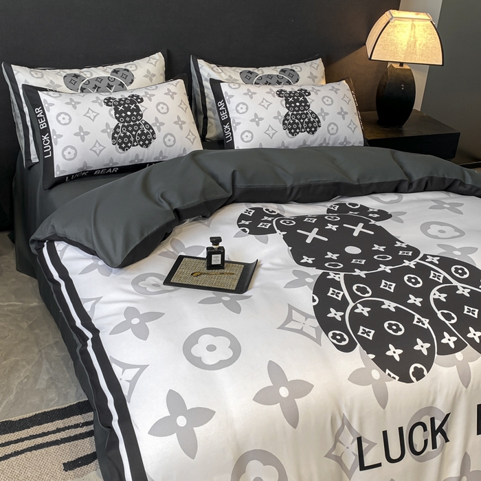 91家纺网 家纺一手货源 找家纺 奥汀洛家纺 2026新款轻奢数码印花冰丝四件套 冰丝-抱抱熊