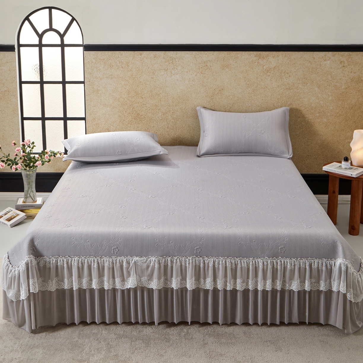 91家纺网 家纺一手货源 找家纺 瑞禾家纺 2026新款A类凉感豆豆床裙款凉席三件套-系列七 月灰藤语