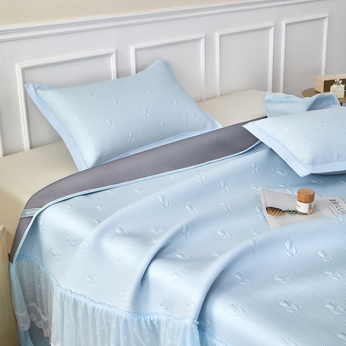 91家纺网 家纺一手货源 找家纺 瑞禾家纺 2026新款A类凉感豆豆床裙款凉席三件套-系列七 冰蓝郁金香