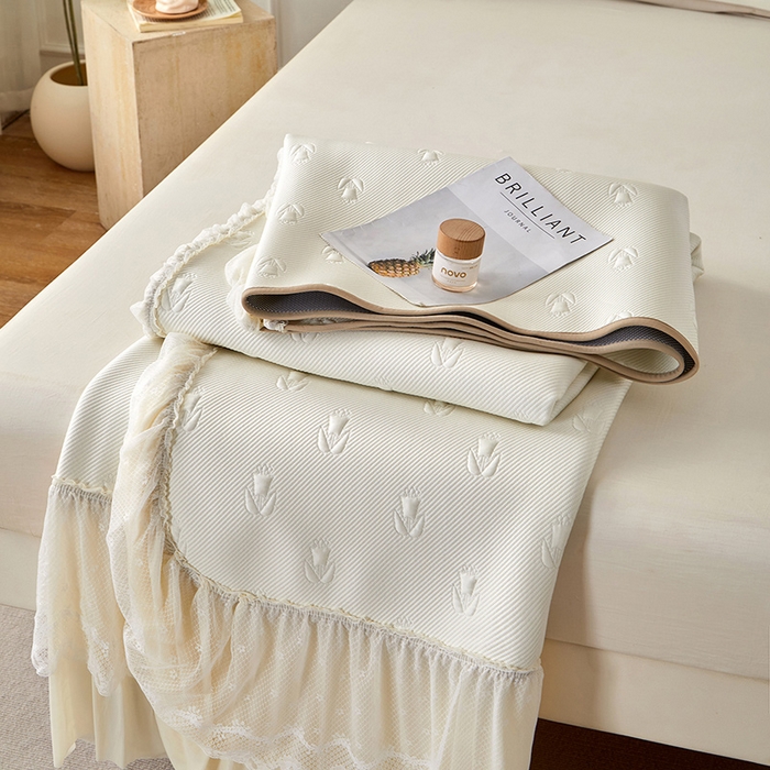 91家纺网 家纺一手货源 找家纺 瑞禾家纺 2026新款A类凉感豆豆床裙款凉席三件套-系列七 奶白郁金香