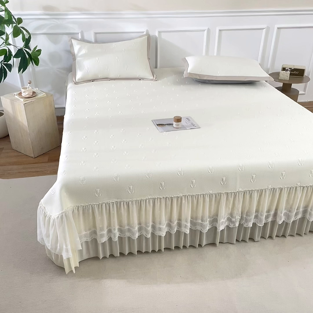 91家纺网 家纺一手货源 找家纺 瑞禾家纺 2026新款A类凉感豆豆床裙款凉席三件套-系列七 奶白郁金香