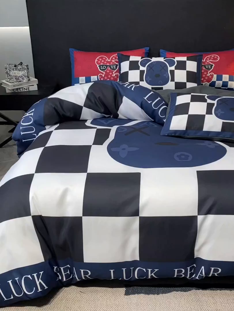 91家纺网 家纺一手货源 找家纺 奥汀洛家纺 2026新款轻奢数码印花冰丝四件套 冰丝-格格熊