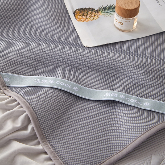 91家纺网 家纺一手货源 找家纺 瑞禾家纺 2026新款A类凉感豆豆床裙款凉席三件套-系列七 雾灰郁金香