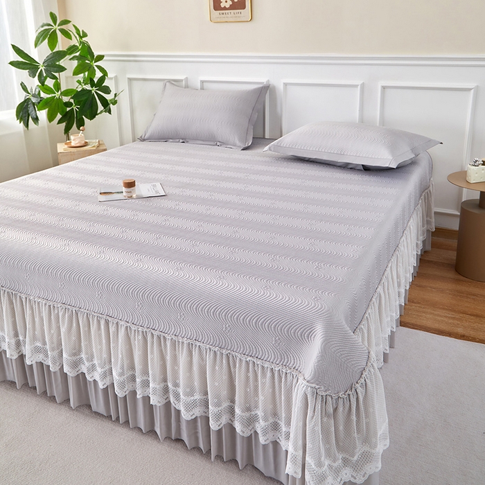 91家纺网 家纺一手货源 找家纺 瑞禾家纺 2026新款A类凉感豆豆床裙款凉席三件套-系列七 烟灰织浪