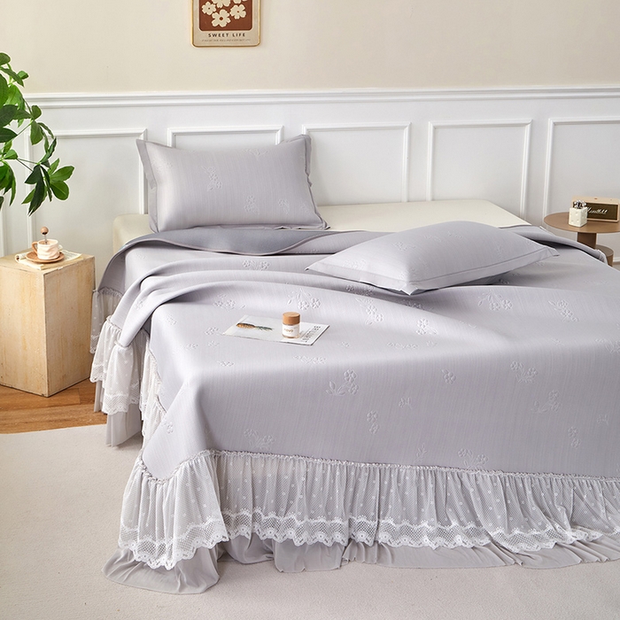 91家纺网 家纺一手货源 找家纺 瑞禾家纺 2026新款A类凉感豆豆床裙款凉席三件套-系列七 月灰碎花