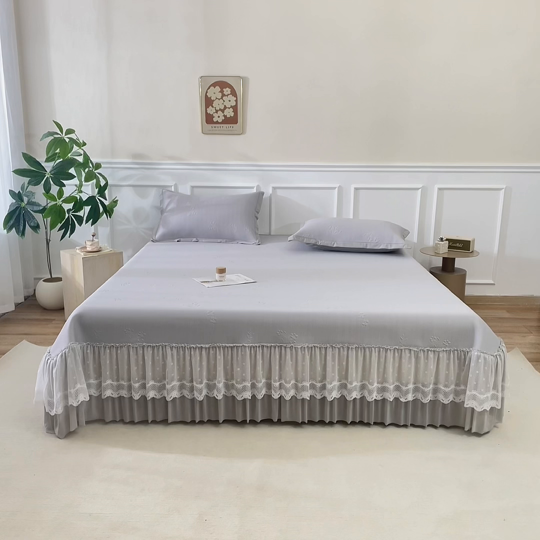 91家纺网 家纺一手货源 找家纺 瑞禾家纺 2026新款A类凉感豆豆床裙款凉席三件套-系列七 月灰碎花