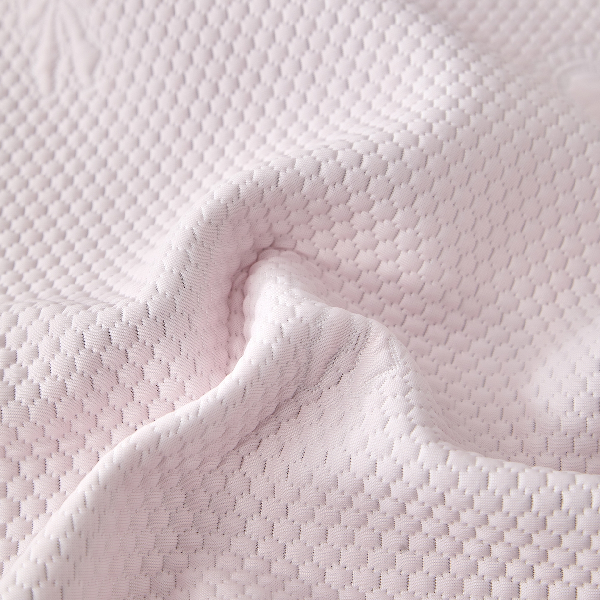 91家纺网 家纺一手货源 找家纺 瑞禾家纺 2026新款A类凉感豆豆床裙款凉席三件套-系列七 浅粉爱心蝴蝶结