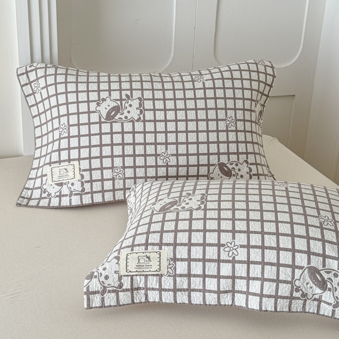 91家纺网 家纺一手货源 找家纺 乐家毛巾被（工厂自产自销） 2026新款精梳安心棉全棉纯棉色织提花枕巾单枕巾枕巾单件 格子长颈鹿枕巾