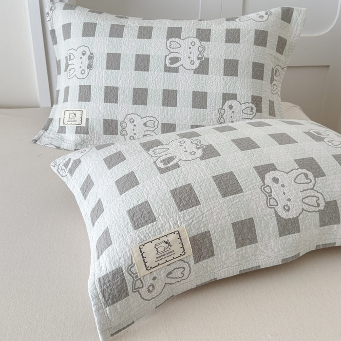 91家纺网 家纺一手货源 找家纺 乐家毛巾被（工厂自产自销） 2026新款精梳安心棉全棉纯棉色织提花枕巾单枕巾枕巾单件 格纹兔头枕巾