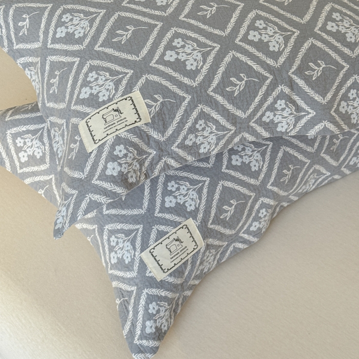 91家纺网 家纺一手货源 找家纺 乐家毛巾被（工厂自产自销） 2026新款精梳安心棉全棉纯棉色织提花枕巾单枕巾枕巾单件 菱形花束枕巾