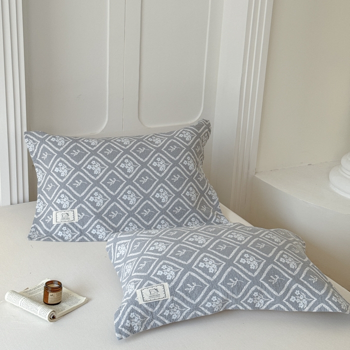 91家纺网 家纺一手货源 找家纺 乐家毛巾被（工厂自产自销） 2026新款精梳安心棉全棉纯棉色织提花枕巾单枕巾枕巾单件 菱形花束枕巾