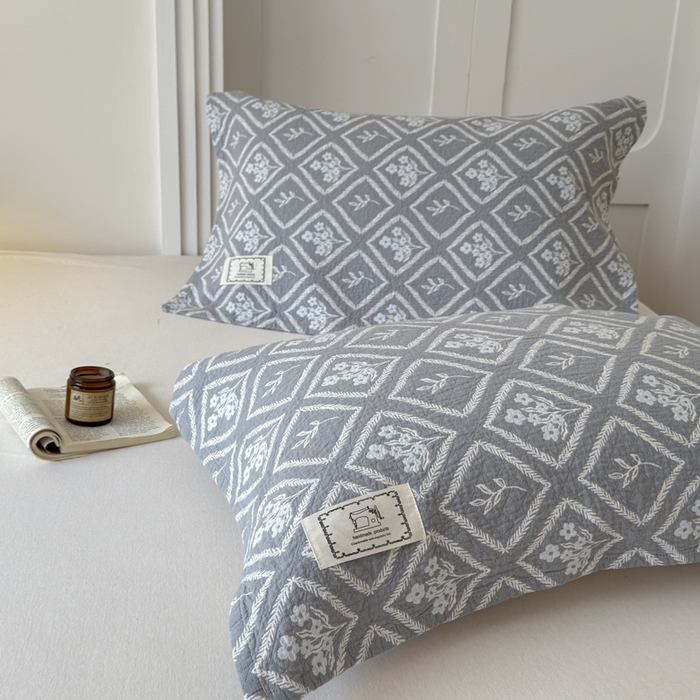 91家纺网 家纺一手货源 找家纺 乐家毛巾被（工厂自产自销） 2026新款精梳安心棉全棉纯棉色织提花枕巾单枕巾枕巾单件 菱形花束枕巾