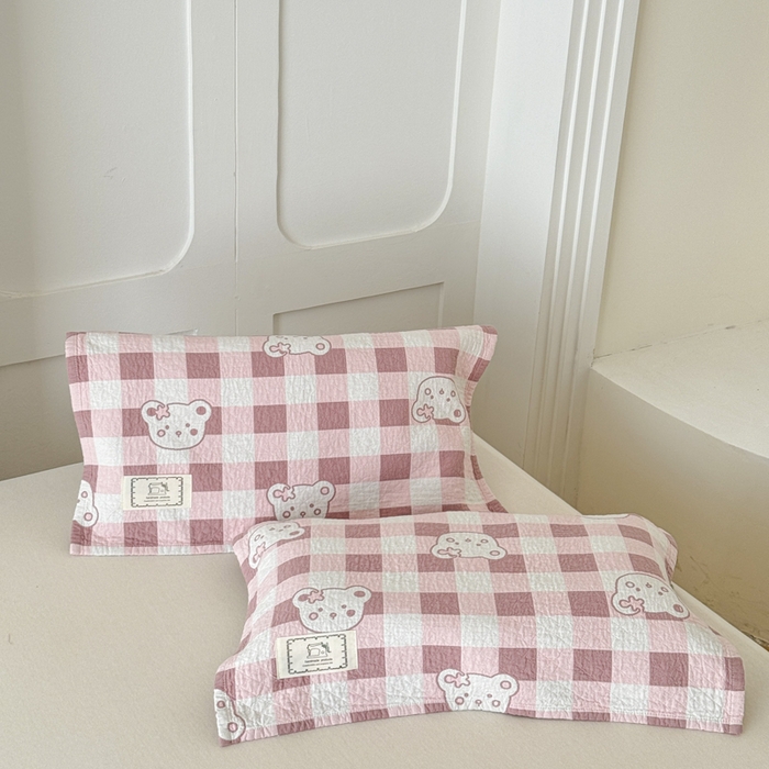 91家纺网 家纺一手货源 找家纺 乐家毛巾被（工厂自产自销） 2026新款精梳安心棉全棉纯棉色织提花枕巾单枕巾枕巾单件 格子小熊枕巾