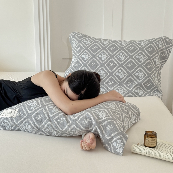 91家纺网 家纺一手货源 找家纺 乐家毛巾被（工厂自产自销） 2026新款精梳安心棉全棉纯棉色织提花枕巾单枕巾枕巾单件 菱形花束枕巾