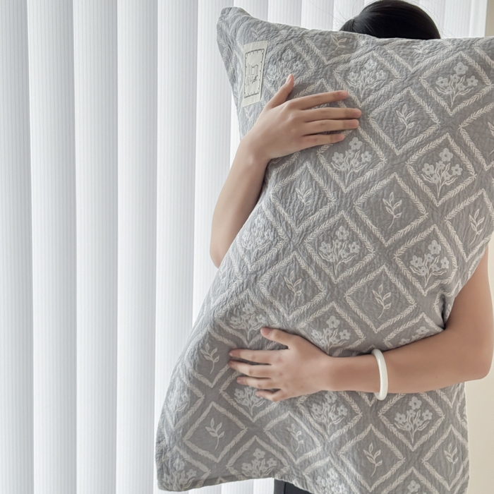 91家纺网 家纺一手货源 找家纺 乐家毛巾被（工厂自产自销） 2026新款精梳安心棉全棉纯棉色织提花枕巾单枕巾枕巾单件 菱形花束枕巾