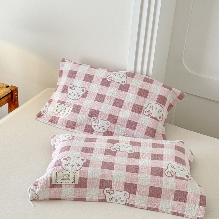 91家纺网 家纺一手货源 找家纺 乐家毛巾被（工厂自产自销） 2026新款精梳安心棉全棉纯棉色织提花枕巾单枕巾枕巾单件 格子小熊枕巾