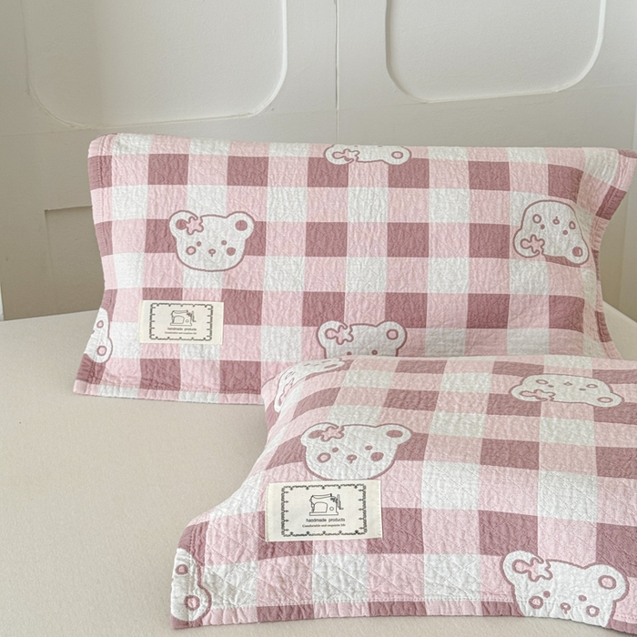 91家纺网 家纺一手货源 找家纺 乐家毛巾被（工厂自产自销） 2026新款精梳安心棉全棉纯棉色织提花枕巾单枕巾枕巾单件 格子小熊枕巾