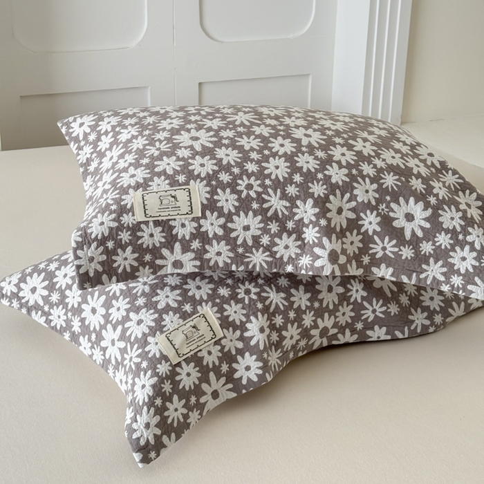 91家纺网 家纺一手货源 找家纺 乐家毛巾被（工厂自产自销） 2026新款精梳安心棉全棉纯棉色织提花枕巾单枕巾枕巾单件 灰色雏菊枕巾