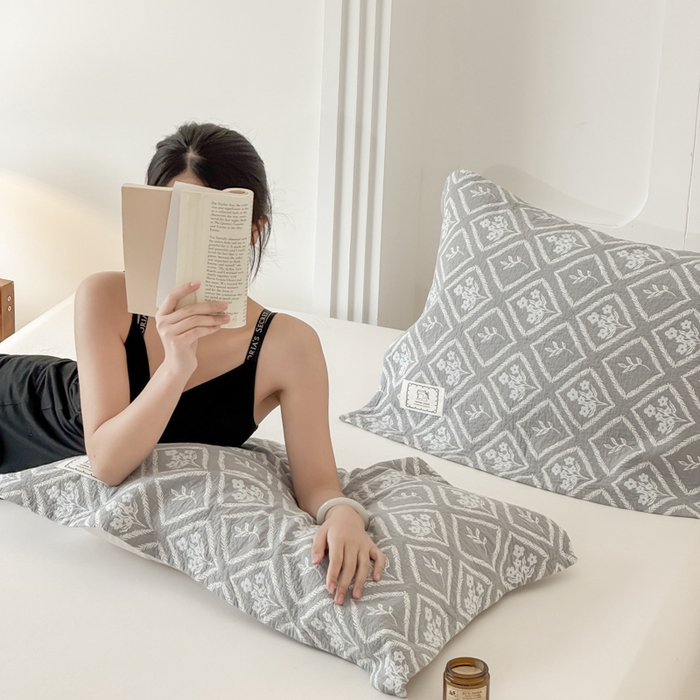 91家纺网 家纺一手货源 找家纺 乐家毛巾被（工厂自产自销） 2026新款精梳安心棉全棉纯棉色织提花枕巾单枕巾枕巾单件 菱形花束枕巾