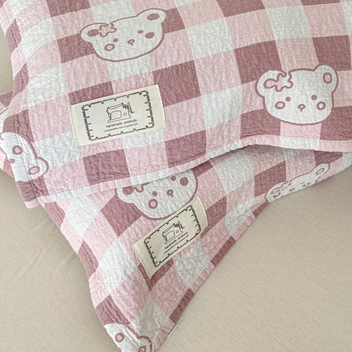 91家纺网 家纺一手货源 找家纺 乐家毛巾被（工厂自产自销） 2026新款精梳安心棉全棉纯棉色织提花枕巾单枕巾枕巾单件 格子小熊枕巾